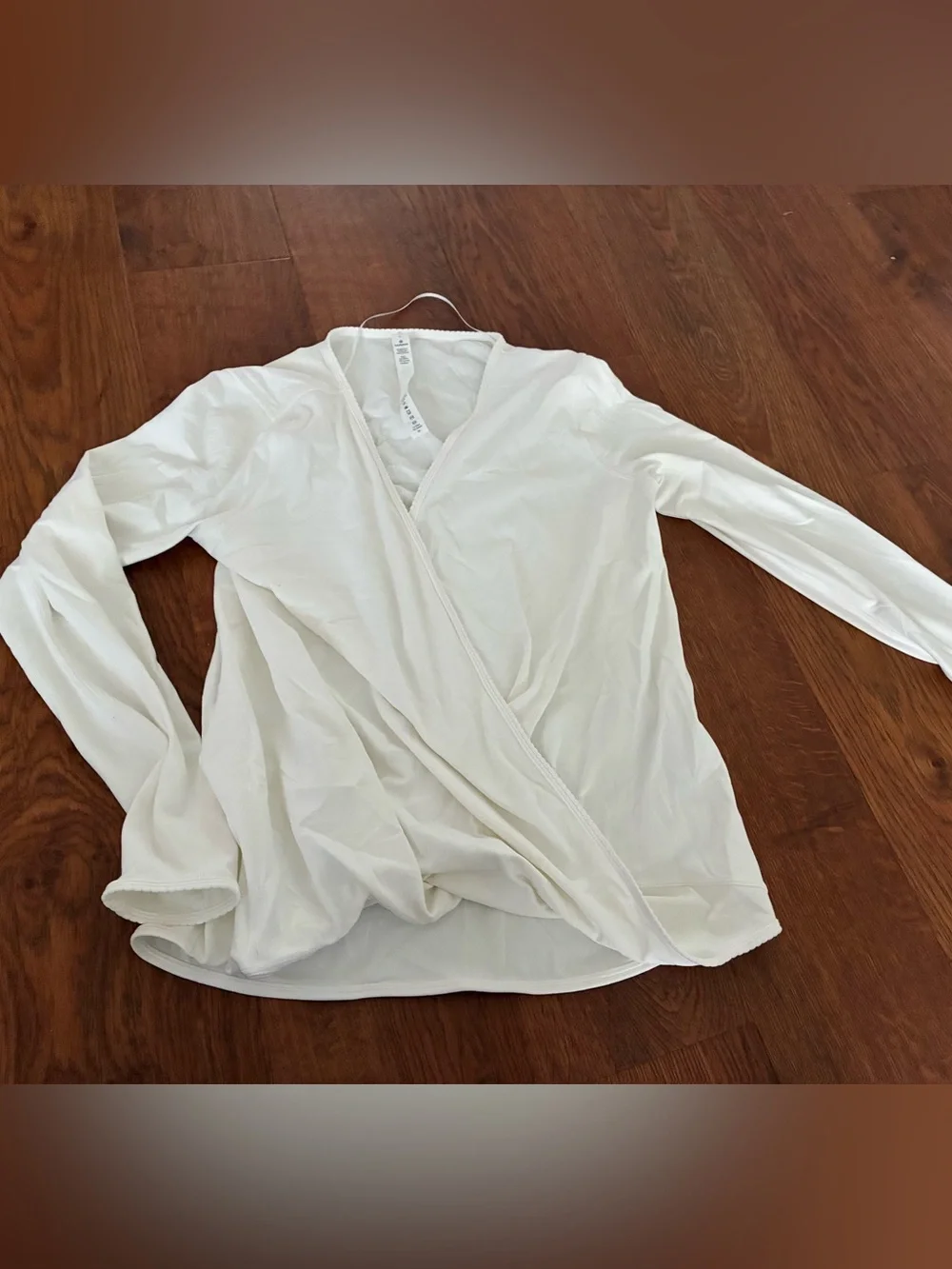 Lululemon Full Freedom Long Sleeve size 6